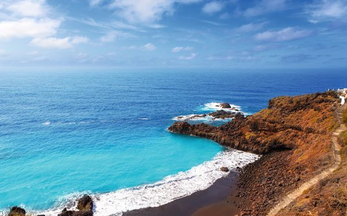 Schwarzer Lavastrand - © lunamarina - Fotolia