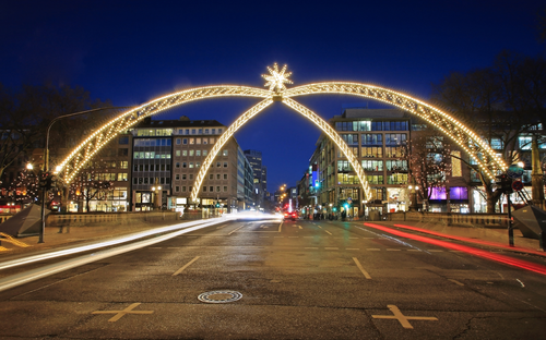 Düsseldorf - Weihnachtliche Königsallee - © mitifoto - stock.adobe.com