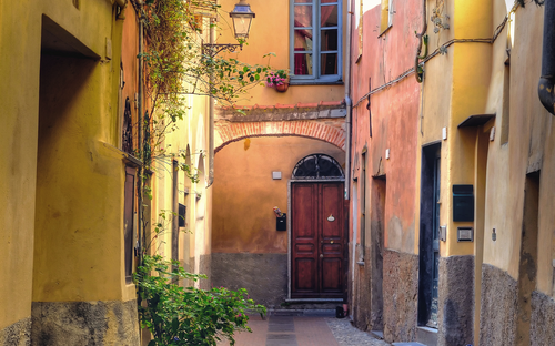 Albenga - Zentrum - © maudanros - stock.adobe.com