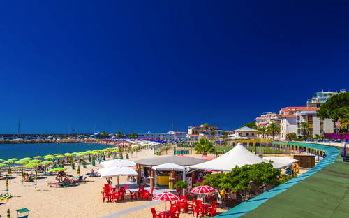 Sanremo - Strand-Promenade - Eva Bocek - stock.adobe.com