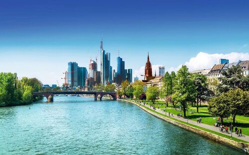Frankfurt - Blick auf die Skyline - © davis - Fotolia