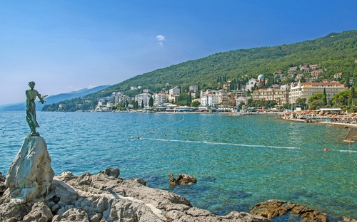 Blick auf Opatija - © travelpeter - Fotolia