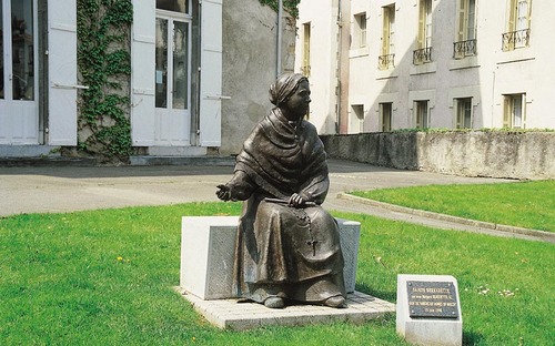Denkmal der Bernadette