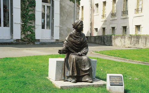 Denkmal der Bernadette