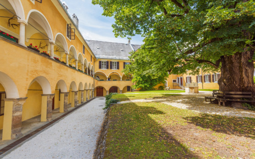 Stift Millstatt - Innenhof - © schulzfoto - Fotolia