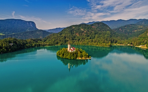 Bleder See - Kirche Mariä Himmelfahrt - © Csák István - stock.adobe.com