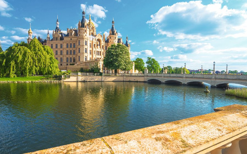 Schwerin - Schloss - © devteev - Fotolia