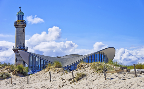 Warnemünde - Teepott und Leuchtturm - © Ansebach - Fotolia