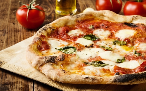 Neapolitanische Pizza - ©matttilda - stock.adobe.com