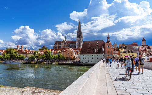 Regensburg - Steinerne Brücke - © Andy Ilmberger - stock.adobe.com
