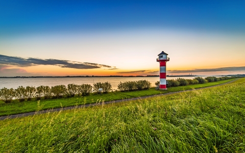 Altes Land - Blick auf die Elbe - © powell83 - stock.adobe.com