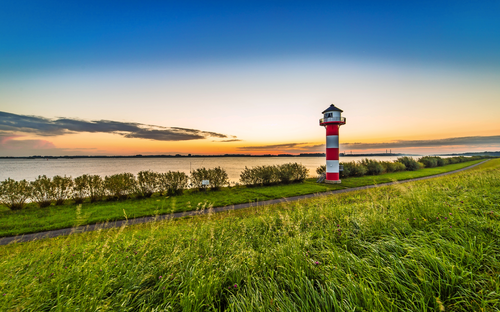Altes Land - Blick auf die Elbe - © powell83 - stock.adobe.com
