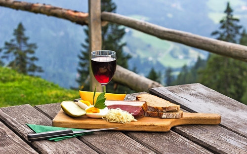 Hüttenjause - © stockpics - Fotolia