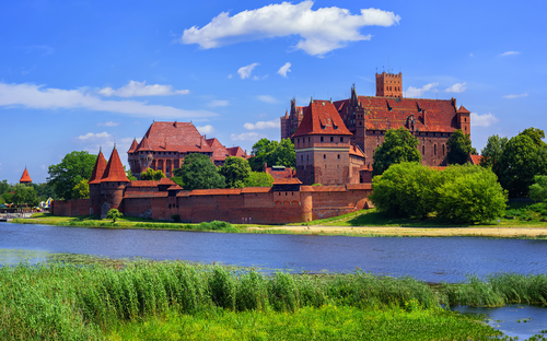 Marienburg und Nogat - © Boris Stroujko - stock.adobe.com