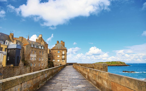 St. Malo - Stadtmauer - © stevanzz - Fotolia