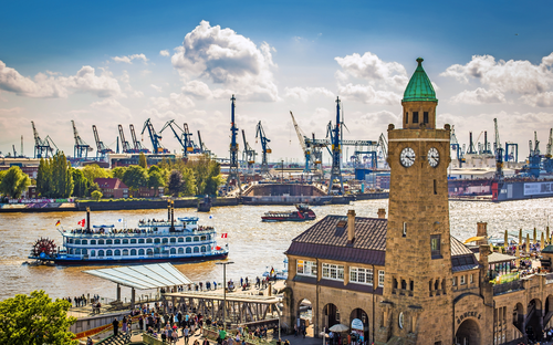 Hamburg - Landungsbrücken - © powell83 - stock.adobe.com