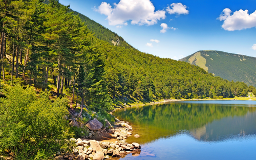 Bergsee in den Pyrenäen - © alinamd - Fotolia