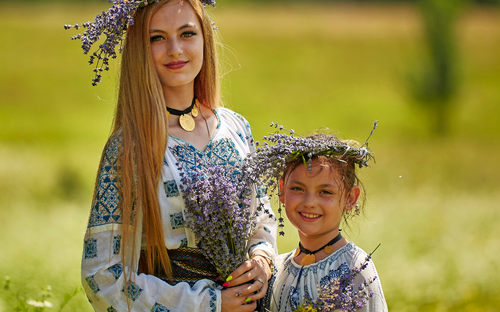 Rumänische Tracht - © xalanx - stock.adobe.com