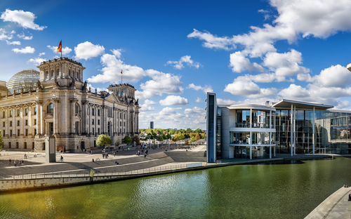 Panoramablick auf das Regierungsviertel in Berlin - © frank peters - stock.adobe.com