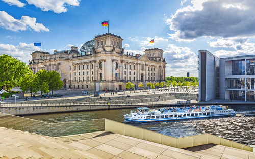 Berliner Regierungsviertel mit Reichstag - © JFL Photography - stock.adobe.com