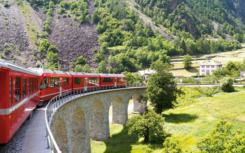 Bernina-Express - © aigarsr - Fotolia
