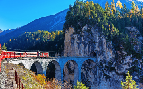 Bernina-Express - Landvasser Viadukt - © Peter Stein - stock.adobe.com