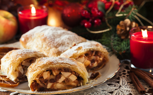 Kaffeejause mit Apfelstrudel - ©Sławomir Fajer - stock.adobe.com