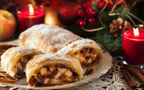 Kaffeejause mit Apfelstrudel - ©Sławomir Fajer - stock.adobe.com
