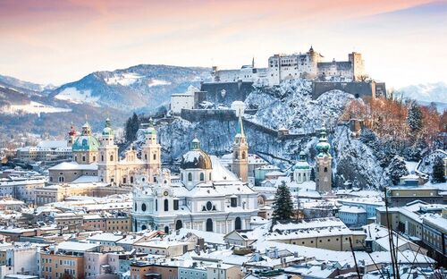 Salzburg - Panoramablick winterliche Altstadt mit Festung - © JR Photography - Fotolia
