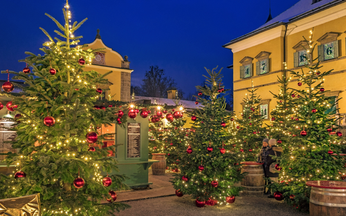 Adventszauber auf Schloss Hellbrunn - © pwmotion - stock.adobe.com