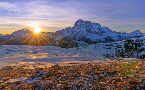 Blaue Stunde in den Dolomiten - © artepicturas - Fotolia