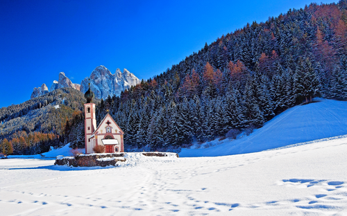 Winterpanorama in den Dolomiten - © santosha57 - stock.adobe.com