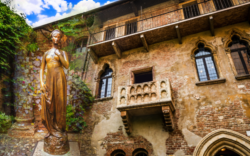 Verona - Balkon von Julia - ©maximbolshakov - stock.adobe.com