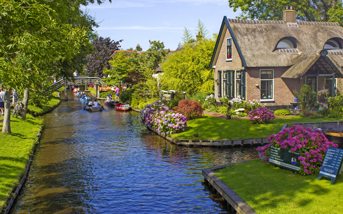 Giethoorn - Kanäle - © Mira Drozdowski - stock.adobe.com