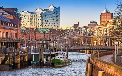 Hamburg - Speicherstadt mit Elbphilharmonie - © powell83 - stock.adobe.com
