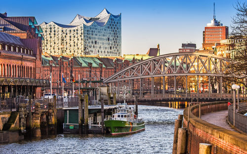 Hamburg - Speicherstadt mit Elbphilharmonie - © powell83 - stock.adobe.com