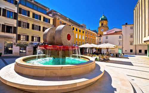 Rijeka - Brunnen - ©xbrchx - stock.adobe.com