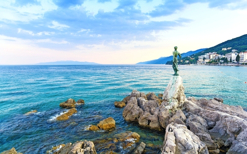 Opatija - Bucht - © lukaszimilena - Fotolia