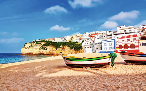 Portugiesische Fischerboote - © sergojpg - Fotolia