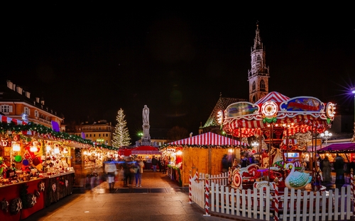 Weihnachtsmarkt in Sterzing nahe Bozen in Südtirol, Italien - ©nblxer - stock.adobe.com