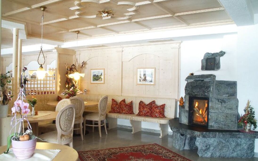 Mineralienhotel Natznerhof - Kaminzimmer