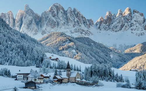 St. Magdalena im Winter - © Anastasia Gubinskaya - stock.adobe.com