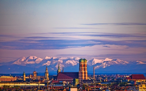 MPanorama von München mit Alpen - © FleischiPixel - Fotolia