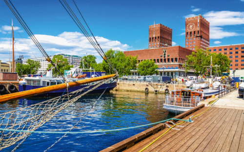 Oslo - Rathaus und Hafen - © A.Jedynak - Fotolia