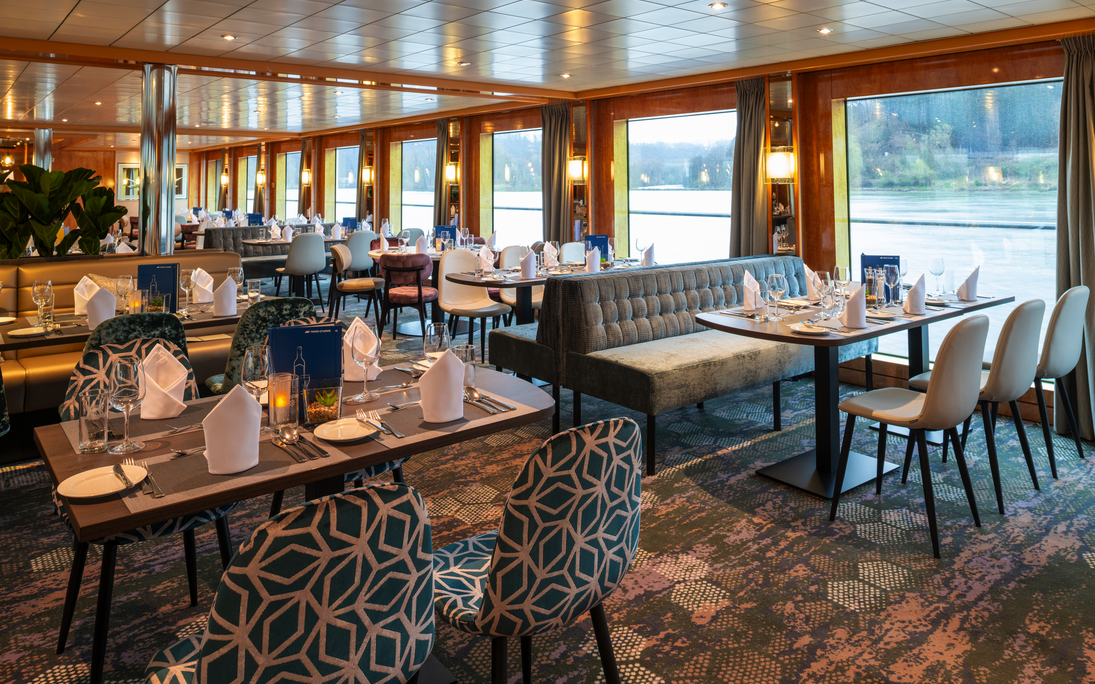 BOLERO - Restaurant - © nicko cruises Schiffsreisen GmbH