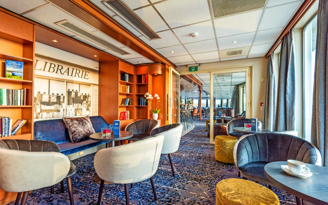 BIJOU DU RHÔNE - Bibliothek - © nicko cruises Schiffsreisen GmbH