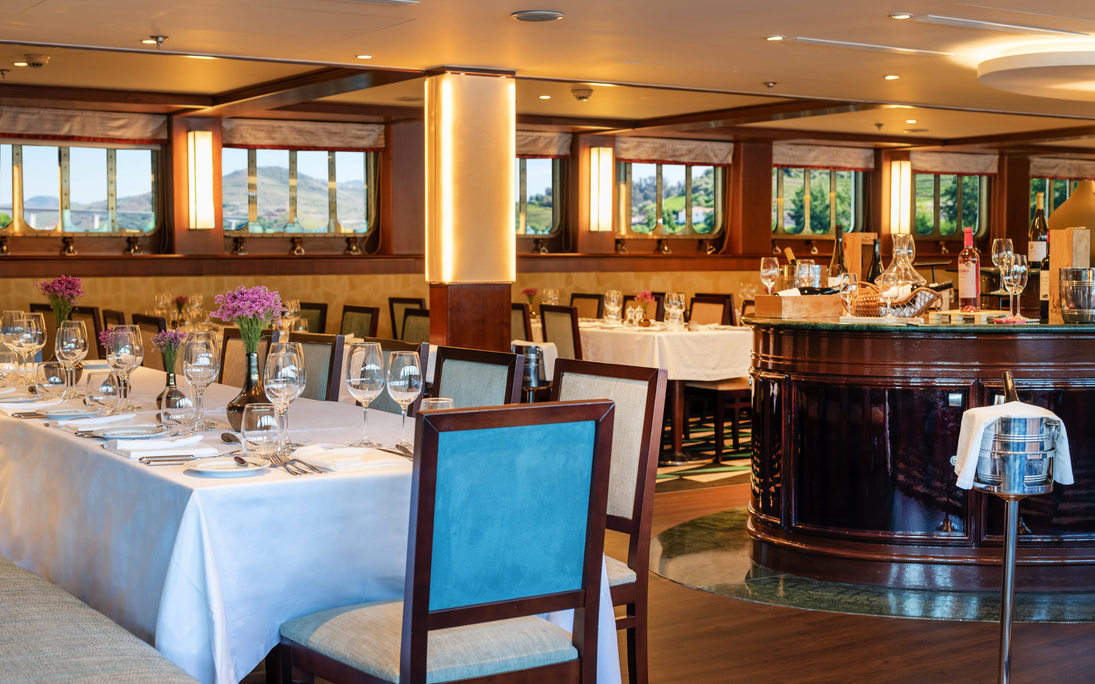 DOURO QUEEN - Restaurant - ©nicko cruises Schiffsreisen GmbH