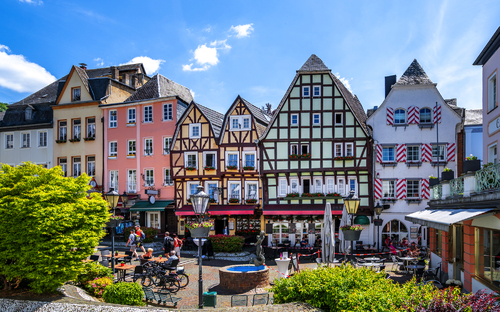 Linz - Burgplatz - © Sina Ettmer - stock.adobe.com