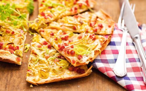 Elsässer Flammkuchen - © Michael Tewes - Fotolia