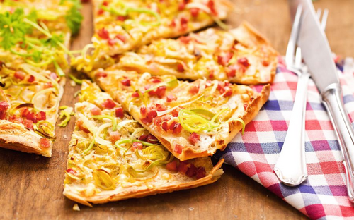 Elsässer Flammkuchen - © Michael Tewes - Fotolia